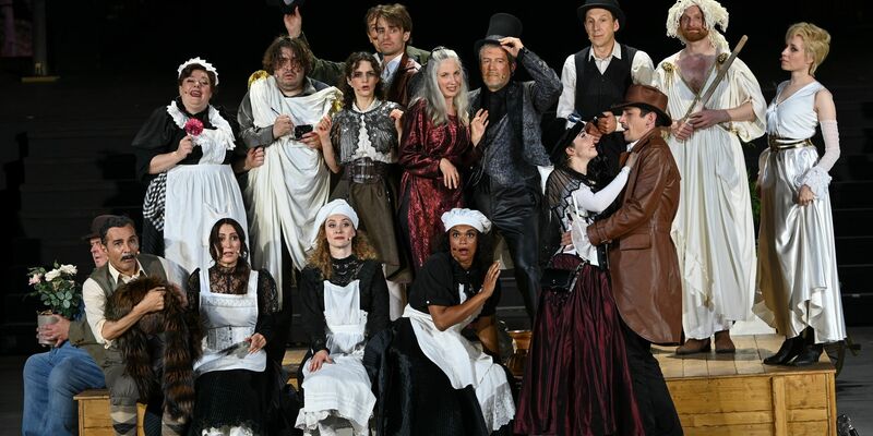 Für den scheidenden Intendanten Jörn Hinkel, der viele Jahre lang an der Spitze der traditionsreichen Festspiele gestanden hat, heißt es in diesem Jahr, Abschied vom Bad Hersfelder Publikum zu nehmen.  - Foto: Uwe Zucchi/dpa