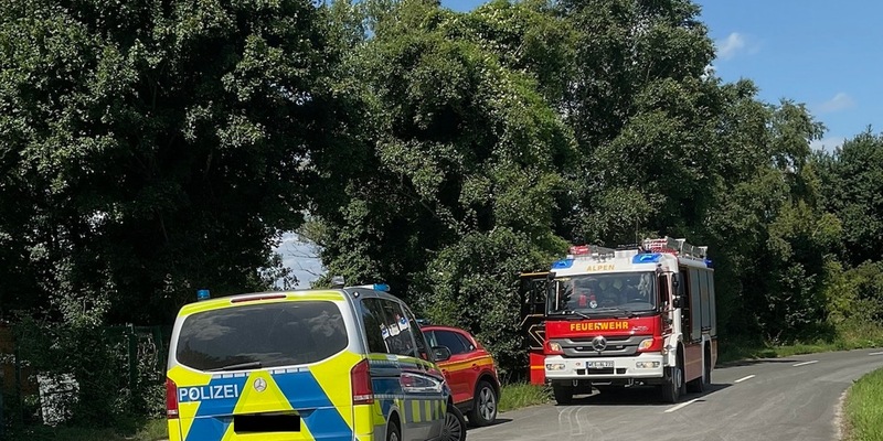 FW Alpen: Unbekannte Rauchentwicklung am Freizeitsee in Alpen - Menzelen - Foto: presseportal.de