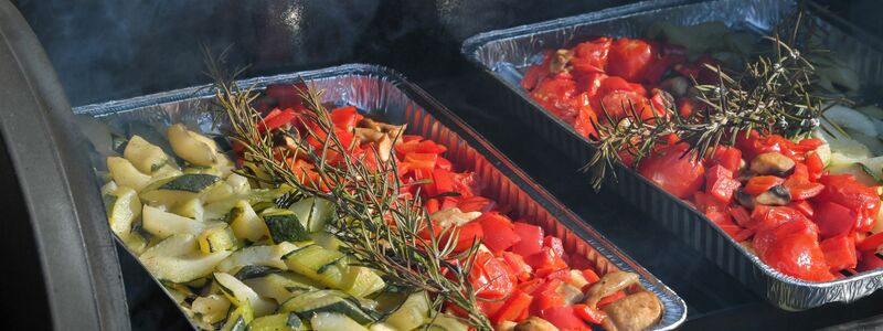 Auch fleischlos grillen ist möglich. (Archivbild) - Foto: Patrick Pleul/dpa-Zentralbild/ZB