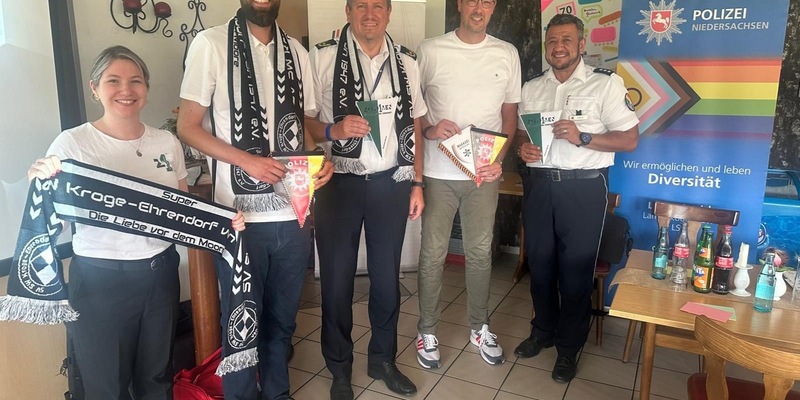 POL-OLD: Gemeinsam gegen Diskriminierung und Antisemitismus im Sport: Präventionsprojekt im Rahmen der 4. Europäischen Polizeimeisterschaft im Frauenfußball - Foto: presseportal.de