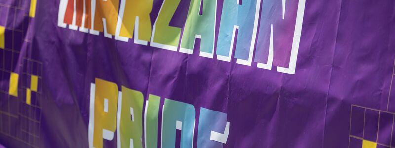 Die Paraden im Pride Month sind der rechten Szene ein Dorn im Auge. - Foto: Fabian Sommer/dpa