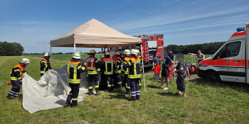 FW-ROW: Kinder bei 30 Grad im Fahrzeug eingeschlossen - Foto: presseportal.de