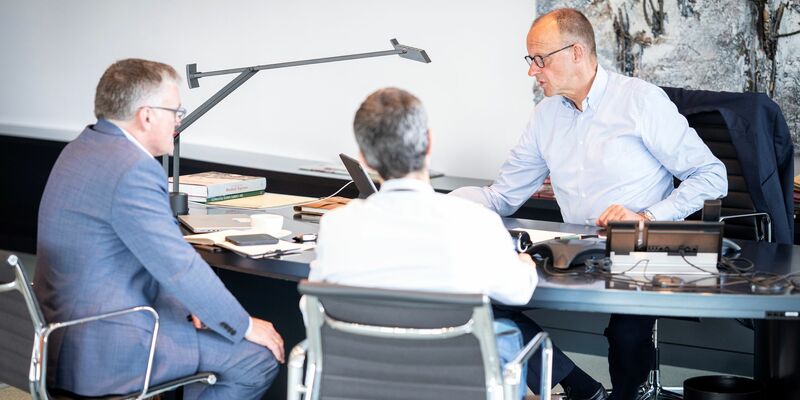 Abstimmung mit den europäischen Partnern: Merz telefoniert mit Macron und Starmer. - Foto: Bundesregierung/Bergmann/Presse- und Informationsamt der Bundesregierung/dpa