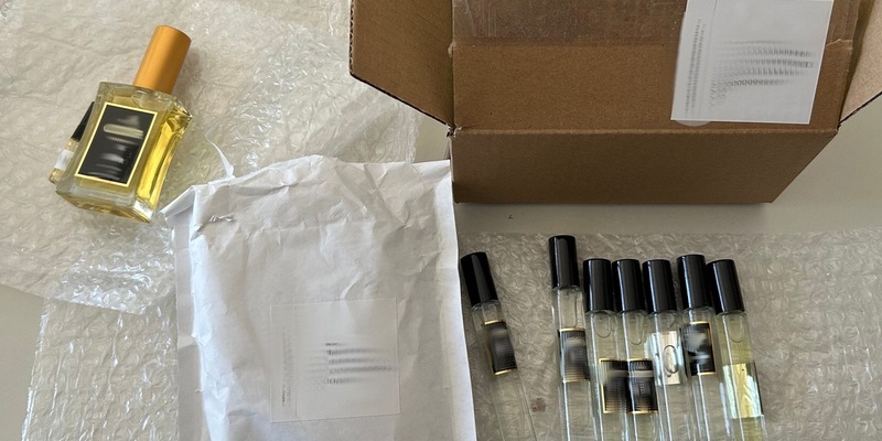 HZA-SI: Zöllner haben den richtigen Riecher - 31 versandfertige Pakete mit Parfüm bei der Einfuhr nicht verzollt. - Foto: presseportal.de