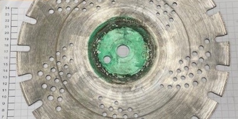 BPOL NRW: Mann mit Kreissägeblatt im Bahnhof leistet Widerstand - Bundespolizei ermittelt - Foto: presseportal.de