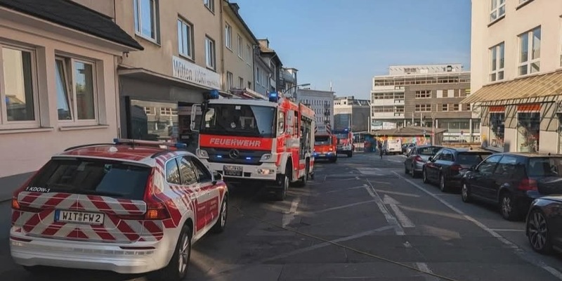 FW Witten: Feuer im Hinterhof der Johannisstraße - Foto: presseportal.de