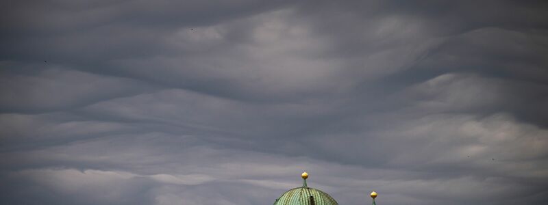 Wolken bestimmen in Teilen Deutschlands das Bild in den kommenden Tagen. - Foto: Peter Kneffel/dpa