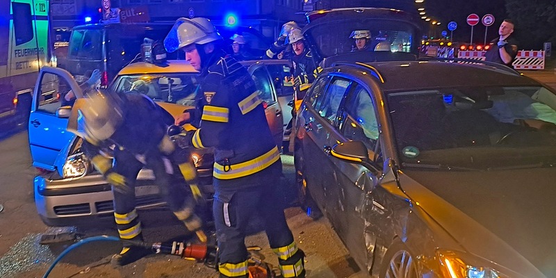 FW-M: Personenrettung nach Unfall (Schwabing) - Foto: presseportal.de