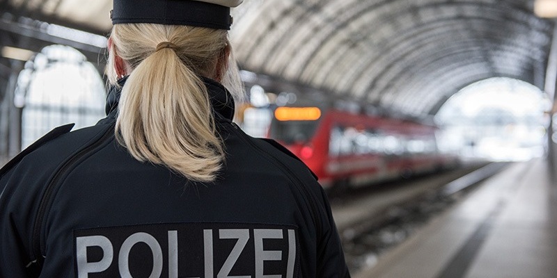 BPOL-BadBentheim: Tatverdächtiger täuscht Anruf vor und stiehlt Smartphone - Foto: presseportal.de