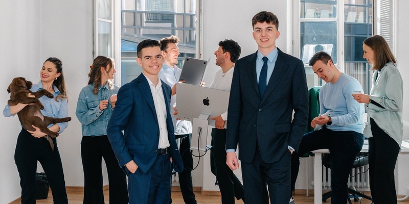 Leon Dapoz und Simon Wachtler bieten mit Evvvolution echte Einblicke statt Floskeln: Wie Arbeitgeber heute die richtigen Menschen erreichen - Foto: presseportal.de