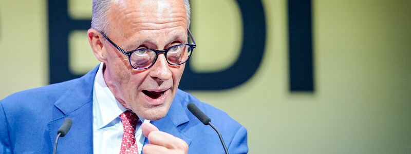 Von der Politik wünscht sich Peter Leibinger, Präsident des Bundesverbands der Deutschen Industrie (BDI), weniger Bürokratie und eine Reduktion der «Überregulierung» rund um KI und Daten. (Archivfoto) - Foto: Kay Nietfeld/dpa