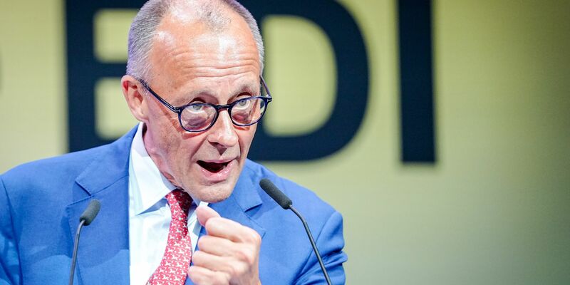 Merz unterstützt die Luftangriffe, ohne das Wort «Drecksarbeit» zu wiederholen. - Foto: Kay Nietfeld/dpa