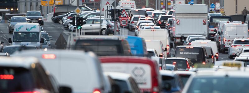 Jeder fünfte Europäer muss mit zu viel Verkehrslärm klarkommen. (Illustration) - Foto: Paul Zinken/dpa