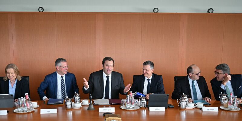 Klingbeil legt seinen ersten Haushalt dem Kabinett vor. (Archivbild) - Foto: Sebastian Christoph Gollnow/dpa