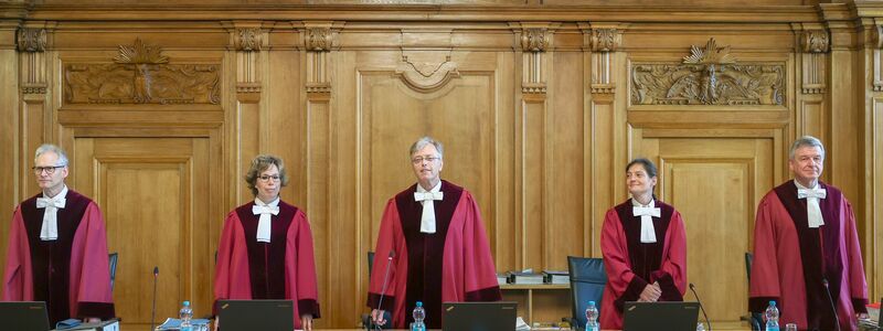 Der 6. Senat mit dem Vorsitzenden Richter Ingo Kraft (M) bei der Verhandlung des Bundesverwaltungsgerichts. (Archivbild)  - Foto: Jan Woitas/dpa