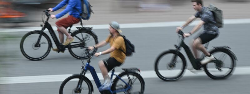 E-Bikes dominieren den deutschen Fahrradmarkt. (Archivbild) - Foto: Arne Dedert/dpa