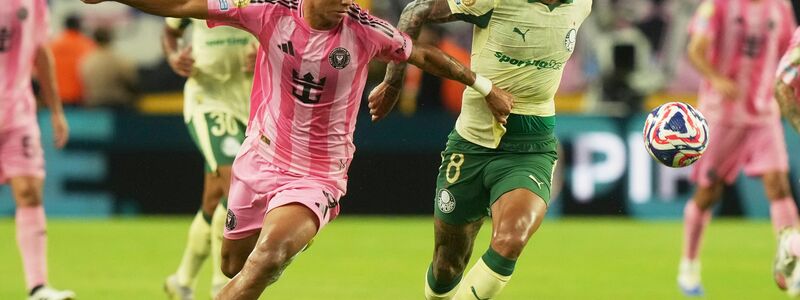 Inter Miami steht nach einem 2:2 gegen Palmeiras im Achtelfinale der Club-WM. - Foto: Marta Lavandier/AP/dpa