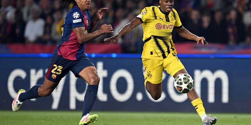 Jamie Gittens (r) ist derzeit ein begehrtes Spekulationsobjekt auf dem Transfermark. - Foto: Federico Gambarini/dpa