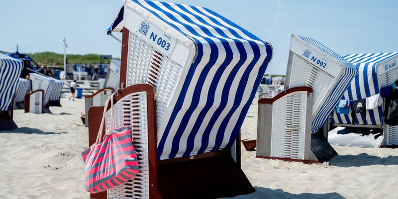 Für viele Menschen unbezahlbar: Eine Woche verreisen in den Sommerferien (Symbolbild) - Foto: Hauke-Christian Dittrich/dpa
