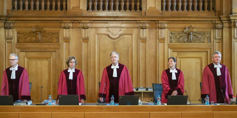 Der 6. Senat mit dem Vorsitzenden Richter Ingo Kraft (M) bei der Verhandlung des Bundesverwaltungsgerichts. (Archivbild) - Foto: Jan Woitas/dpa