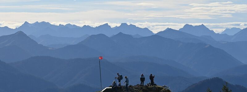 Schlechte Karten für Wanderer: Der Vandalismus in Schutzhütten nimmt zu, teilt der Deutsche Alpenverein (DAV) mit.  - Foto: Katrin Requadt/dpa