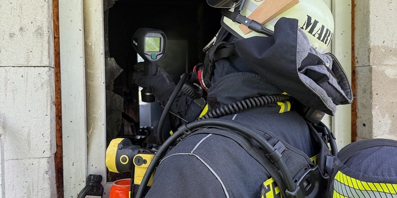 FW-SE: Feuer zerstört Bungalow - Foto: presseportal.de