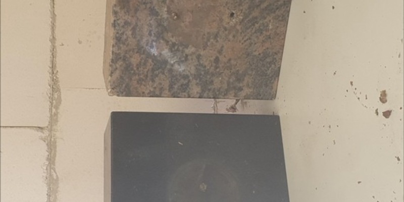 POL-NE: Kripo sucht Eigentümer von Sockelplatten - Foto: presseportal.de