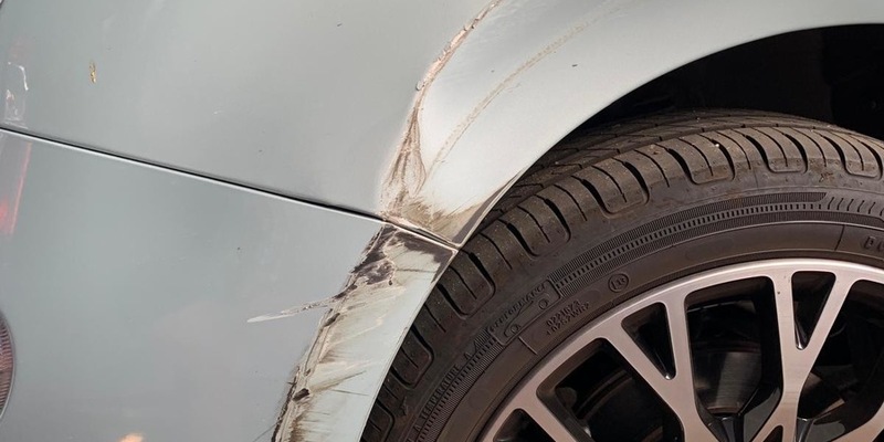 POL-PDKL: Fahrzeug gestreift und abgehauen - Foto: presseportal.de