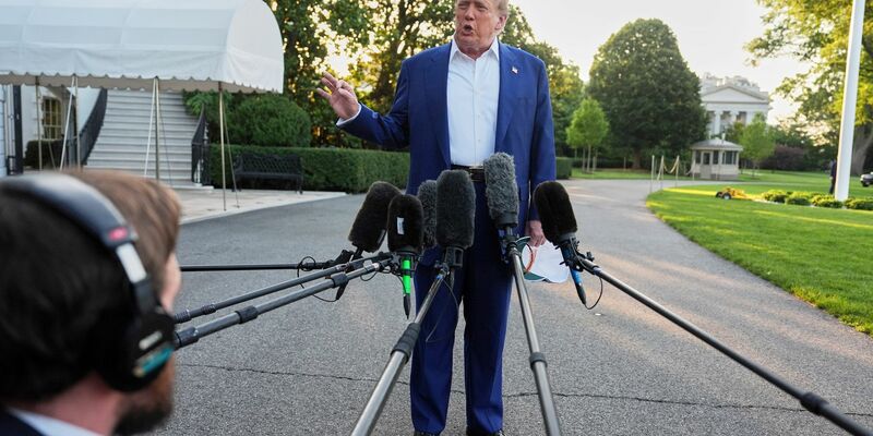 US-Präsident Donald Trump will nach eigenen Worten keine Machtwechsel im Iran erreichen. - Foto: Evan Vucci/AP/dpa