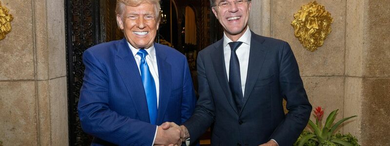 Schmeicheleien von Rutte (r) finden in Trump einen gewogenen Empfänger. (Archivbild) - Foto: Erik Luntang/Nato/dpa
