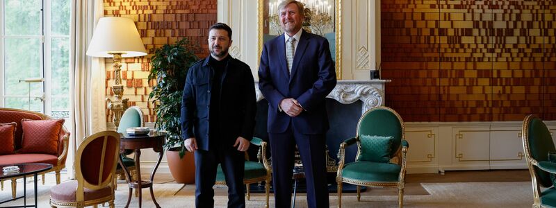 Zu Gast beim König: Selenskyj. - Foto: Remko de Waal/POOL ANP/AP/dpa