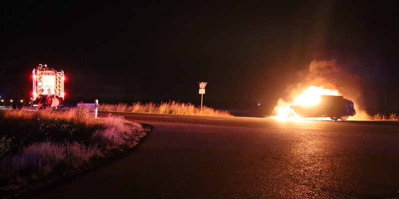 FW Gangelt: Pkw-Brand auf der Kreisstraße 3 - Foto: presseportal.de
