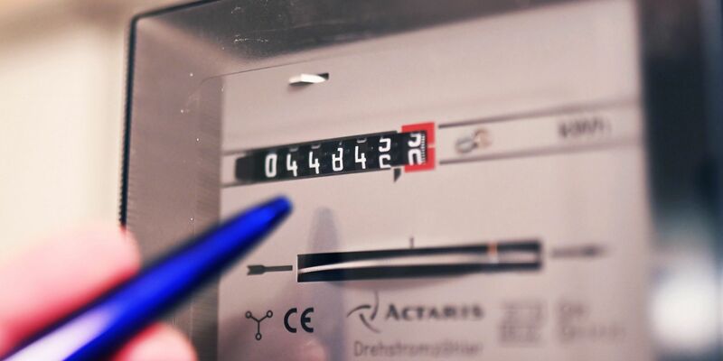 Es hagelt Kritik, die Stromsteuer nicht für alle zu senken. (Symbolbild) - Foto: Uli Deck/dpa