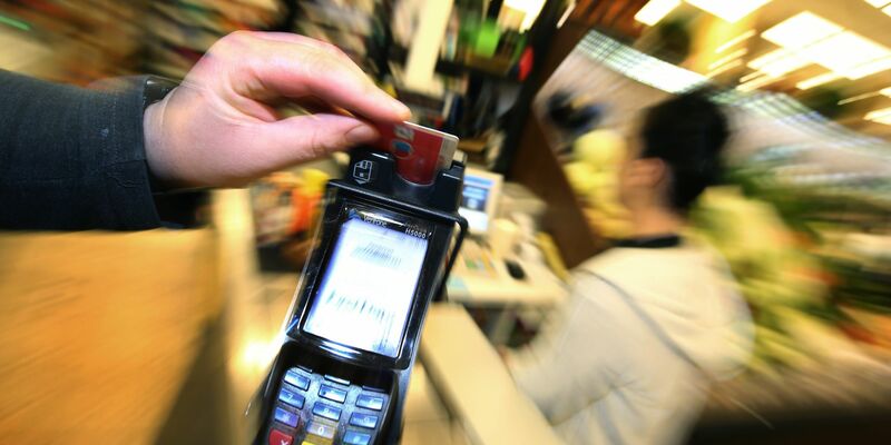 Geschäfte mit zweifelhaften Kunden? Payone hat nach eigenen Angaben längst Konsequenzen gezogen (Symbolbild) - Foto: Karl-Josef Hildenbrand/dpa