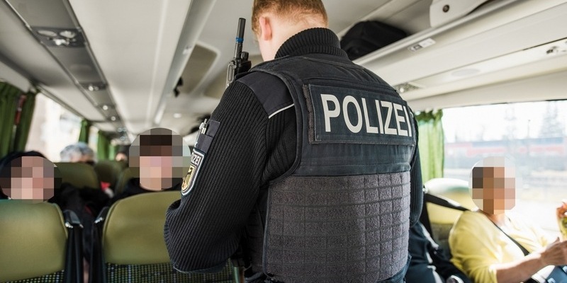 Bundespolizeidirektion München: Zwei Schleusungen in zwei Stunden / Bundespolizei ermittelt gegen Organisatoren - Foto: presseportal.de