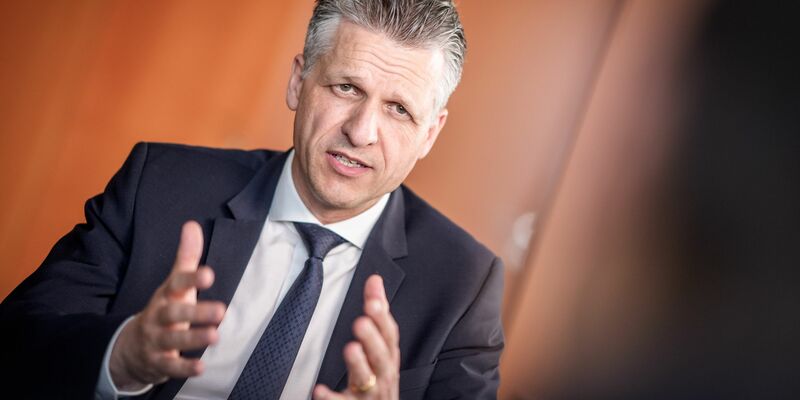 Frei sieht Probleme bei der Durchsetzung von Altersbeschränkungen. - Foto: Michael Kappeler/dpa