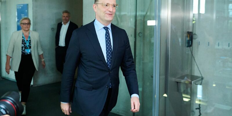 «Wir haben getan, was notwendig war», sagte Jens Spahn im Rückblick auf die Corona-Pandemie.  - Foto: Annette Riedl/dpa