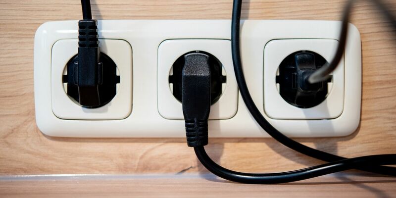 CDU, CSU und SPD haben im Koalitionsvertrag angekündigt, die Stromsteuer für alle zu senken. (Symbolbild) - Foto: Hauke-Christian Dittrich/dpa