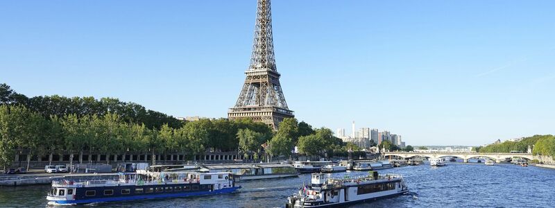 In Paris sind im August wegen der Ferien deutlich weniger Menschenmassen unterwegs. (Archivbild) - Foto: -/kyodo/dpa