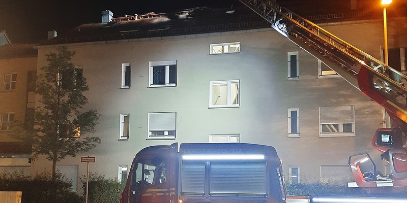 FW-M: Feuer in der Dachgaube (Sendling) - Foto: presseportal.de