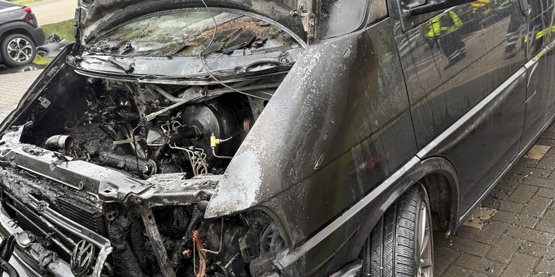 FW-ROW: Brennt PKW - Foto: presseportal.de