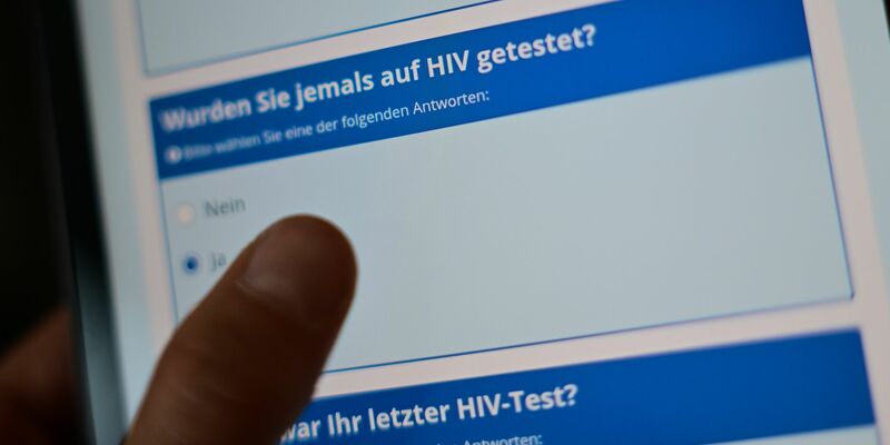 Wie viele Fälle gezählt werden, hängt auch vom Testverhalten ab.  - Foto: Sebastian Gollnow/dpa