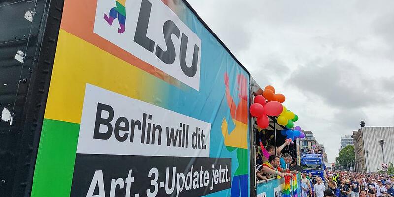 LSU-Wagen bei Parade zum Christopher-Street-Day (Archiv) - Foto: über dts Nachrichtenagentur