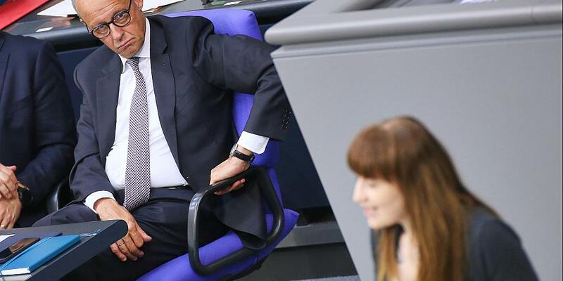 Friedrich Merz und Heidi Reichinnek am 24.06.2025 - Foto: über dts Nachrichtenagentur