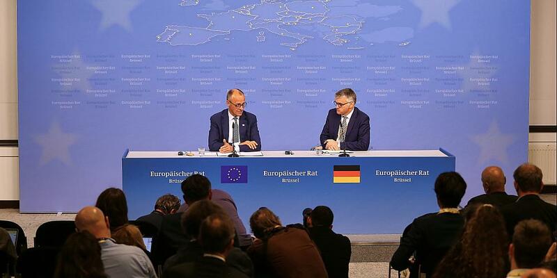 Friedrich Merz und Stefan Kornelius am 26.06.2025 - Foto: über dts Nachrichtenagentur