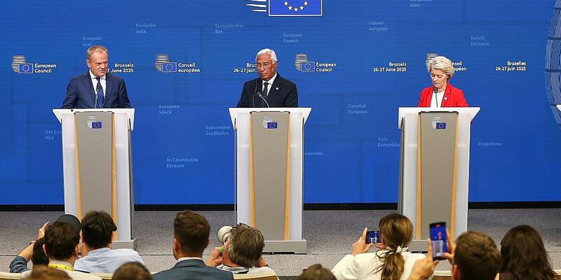 Donald Tusk, António Costa, Ursula von der Leyen am 27.06.2025 - Foto: über dts Nachrichtenagentur