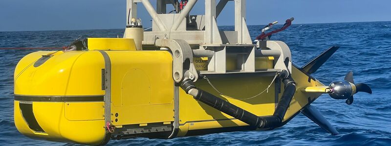 Bereits mehr als 1.000 Fässer mit Atommüll sind im Suchgebiet gefunden worden. - Foto: -/Flotte Océanographique Française/dpa