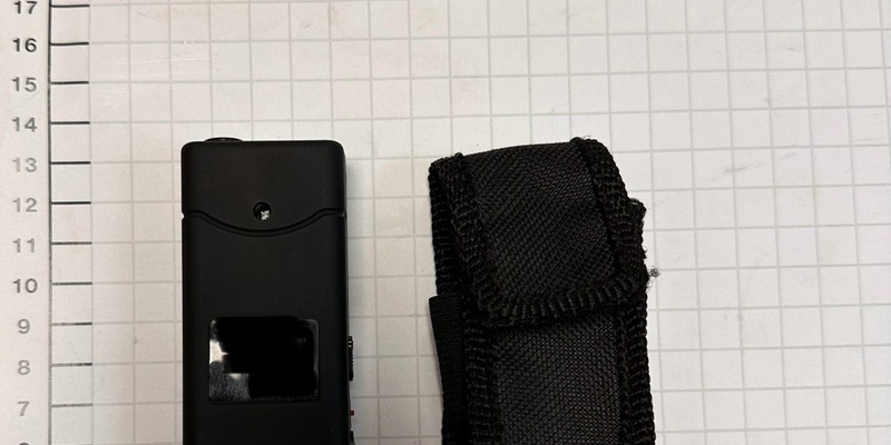 BPOL NRW: Bundespolizei beschlagnahmt Elektroschocker - Foto: presseportal.de