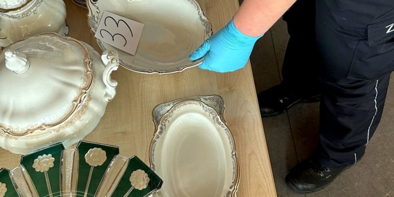 HZA-SI: Vorsicht zerbrechlich - Kleintransporter bis unters Dach voll mit unverzolltem Porzellan - Foto: presseportal.de