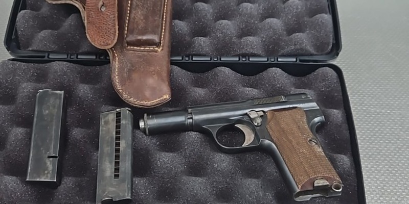 Bundespolizeidirektion München: Mit Pistole im Gepäck: Bundespolizei stoppt Reisenden am Flughafen München - Foto: presseportal.de